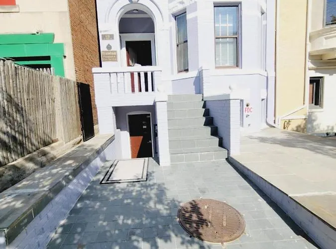May Flower Hostel Llc