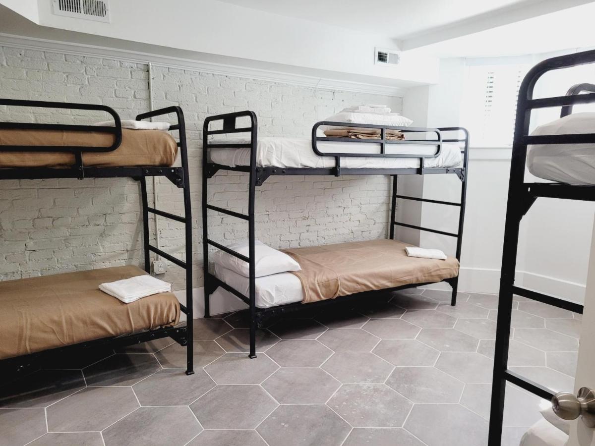 Hostel Flower Llc *
