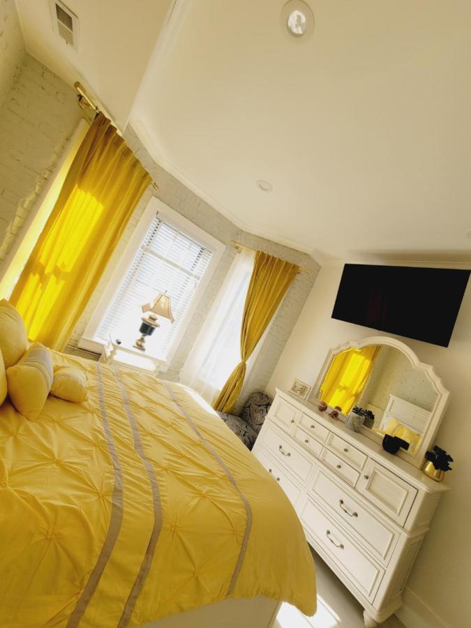 Hostal Flower Llc *